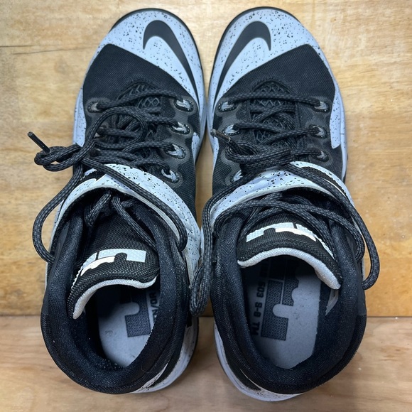 Nike Lebron Zoom Soldier 8 VIII Womens Size 10.5 Basketball Shoes 688579-001 - Picture 6 of 8